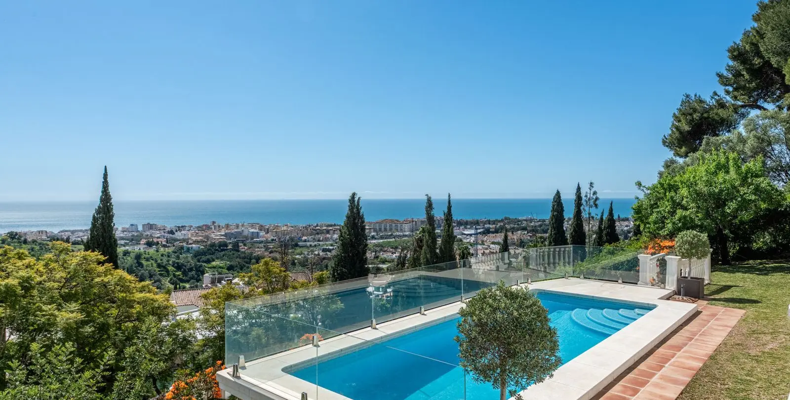 Sale of detached villa in Marbella 5