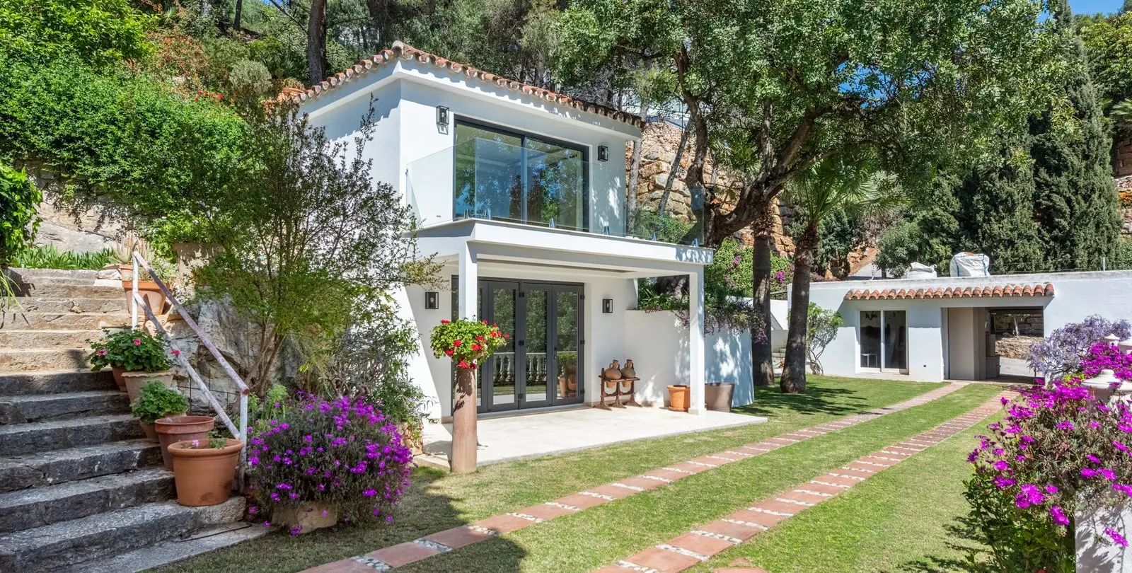Sale of detached villa in Marbella 17