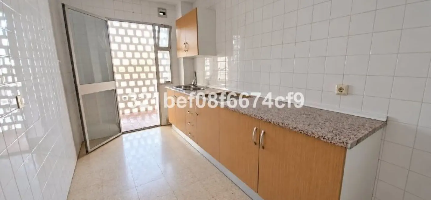 Venta de apartamento en planta media en Teatinos 1