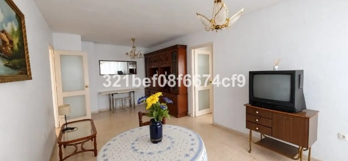 Venta de apartamento en planta media en Teatinos 2