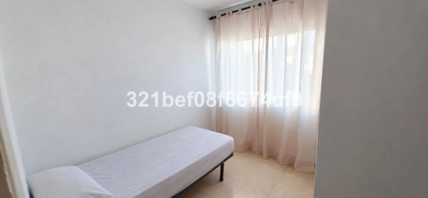 Venta de apartamento en planta media en Teatinos 3