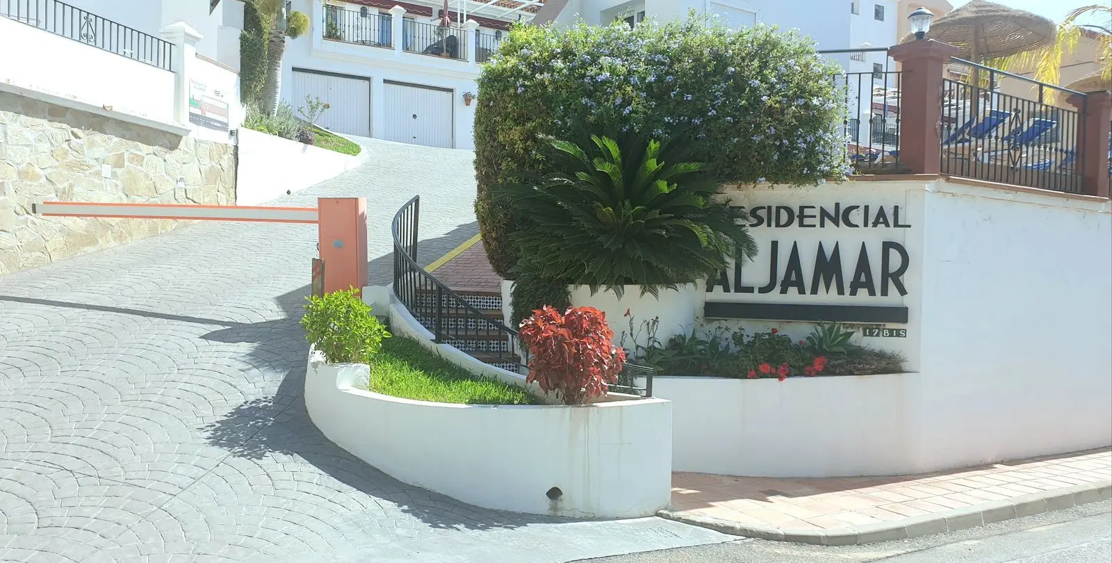 Продажа апартаментов на первом этаже в Nerja 1