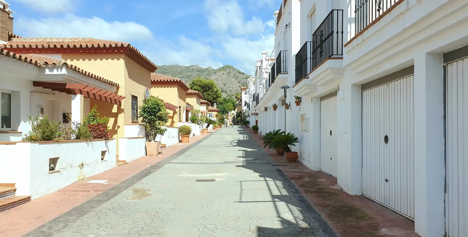 Продажа апартаментов на первом этаже в Nerja 5
