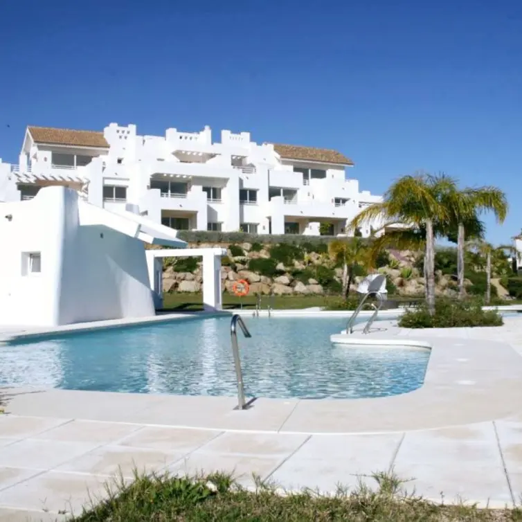 Продажа апартаментов на среднем этаже в Estepona