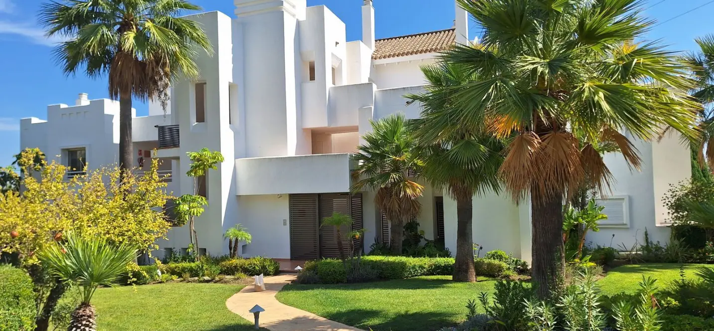 Продажа апартаментов на среднем этаже в Estepona 2