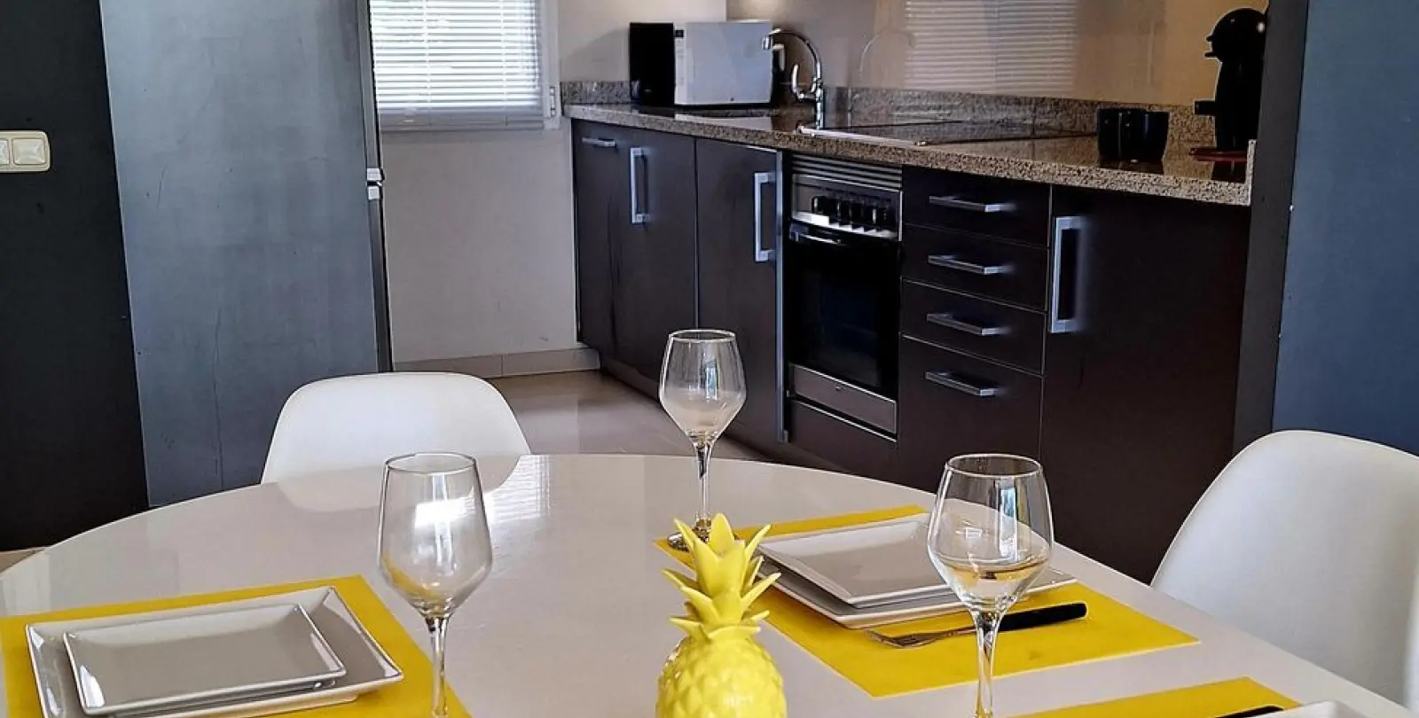 Sale of middle floor apartment in Estepona 8