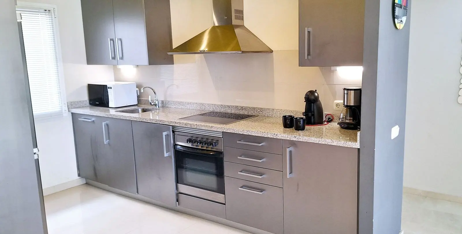 Sale of middle floor apartment in Estepona 9