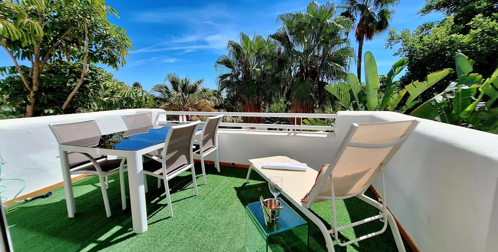 Sale of middle floor apartment in Estepona 16