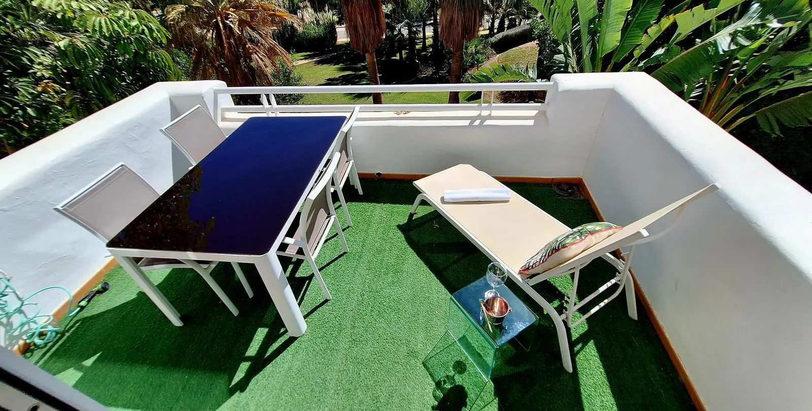 Sale of middle floor apartment in Estepona 19
