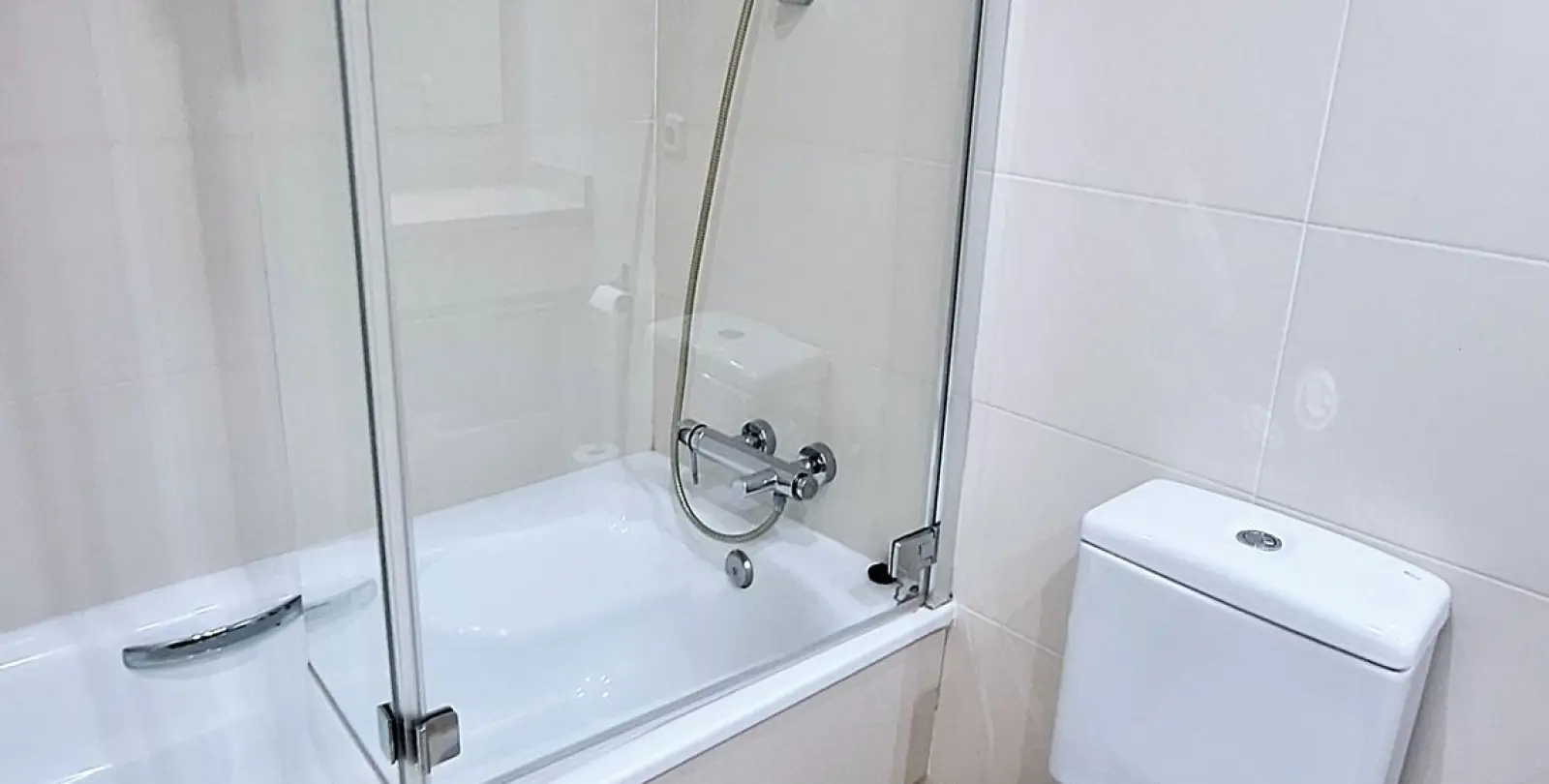 Sale of middle floor apartment in Estepona 24