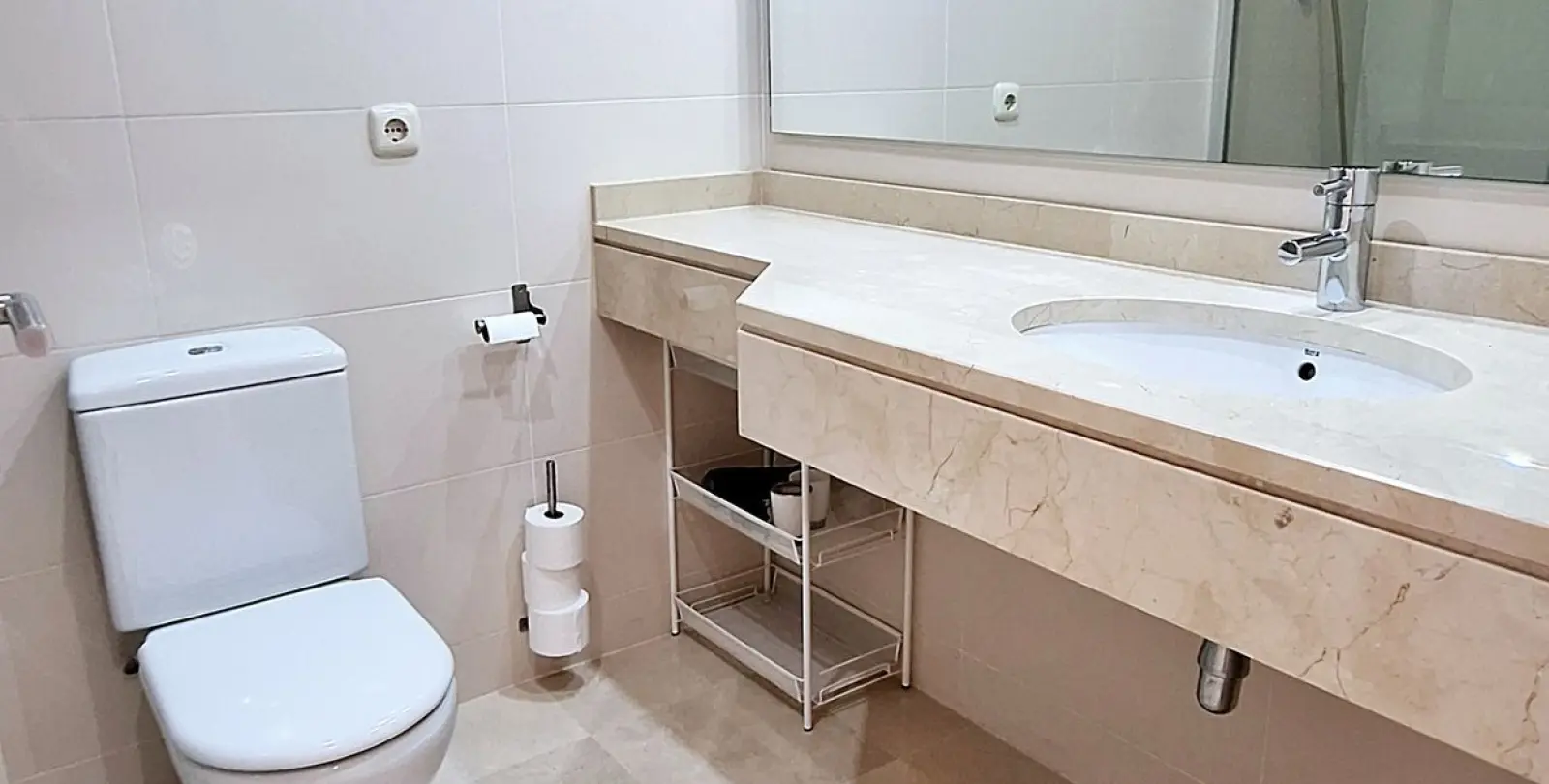 Sale of middle floor apartment in Estepona 29