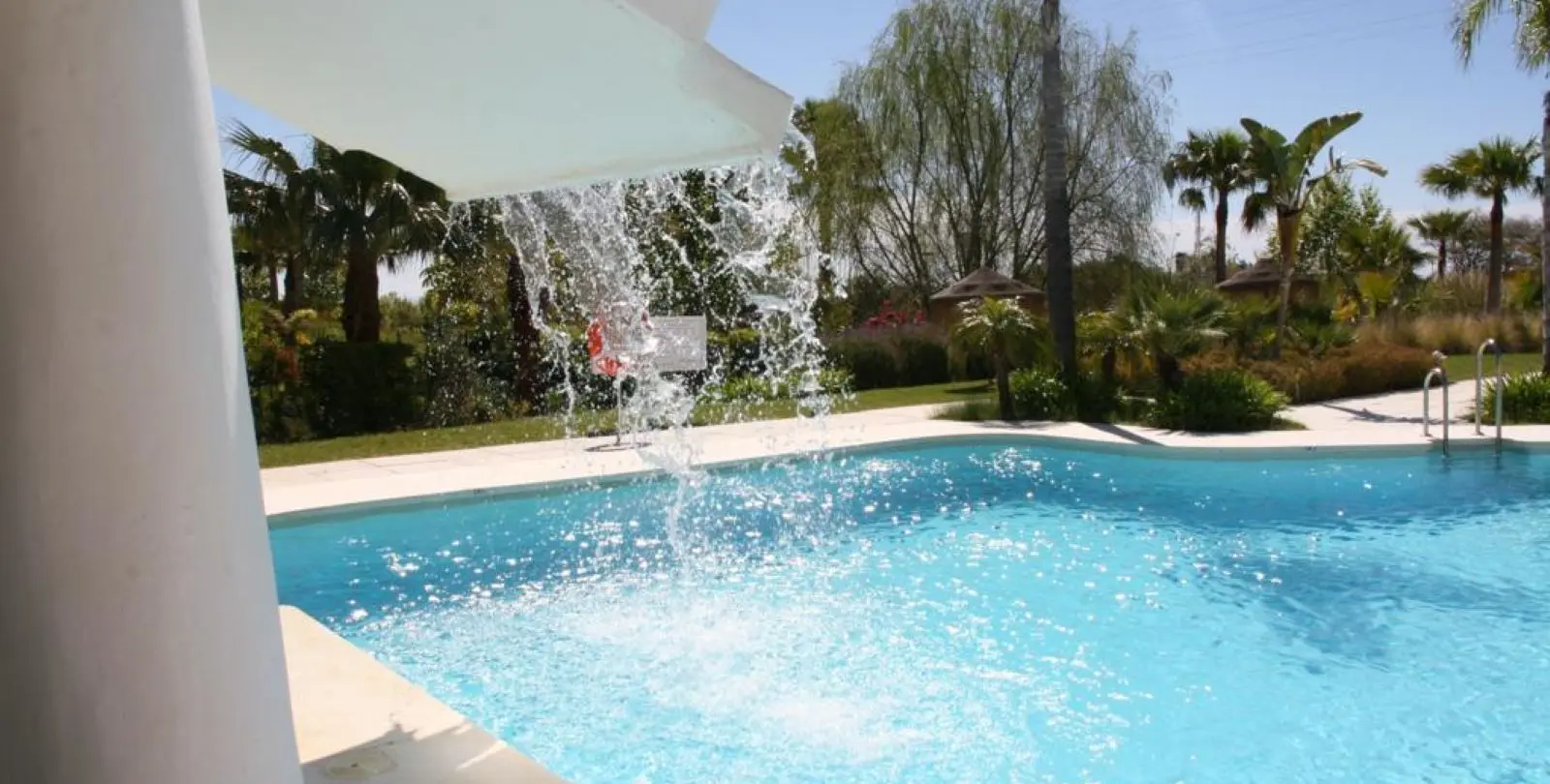 Sale of middle floor apartment in Estepona 37