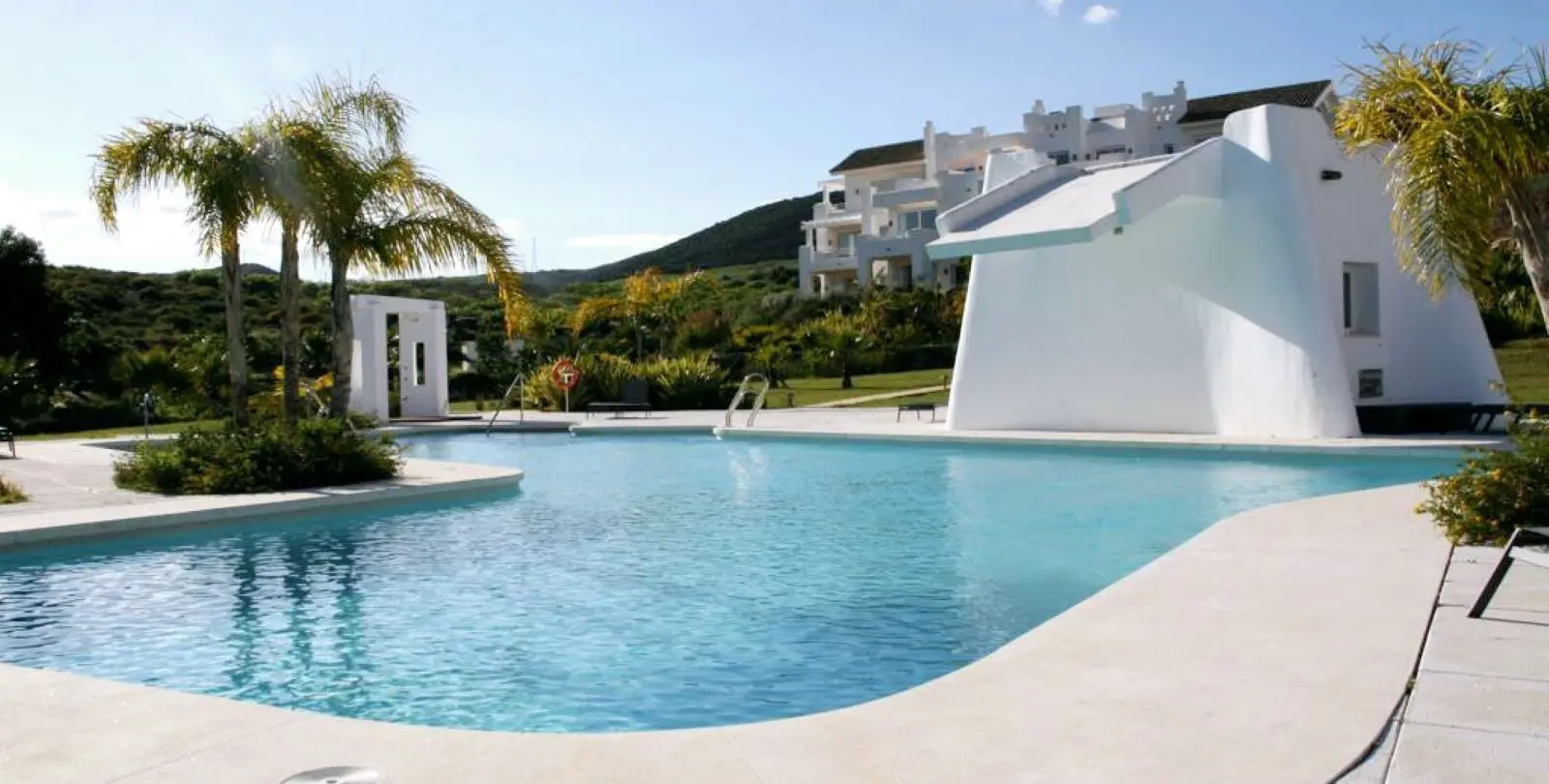 Sale of middle floor apartment in Estepona 39