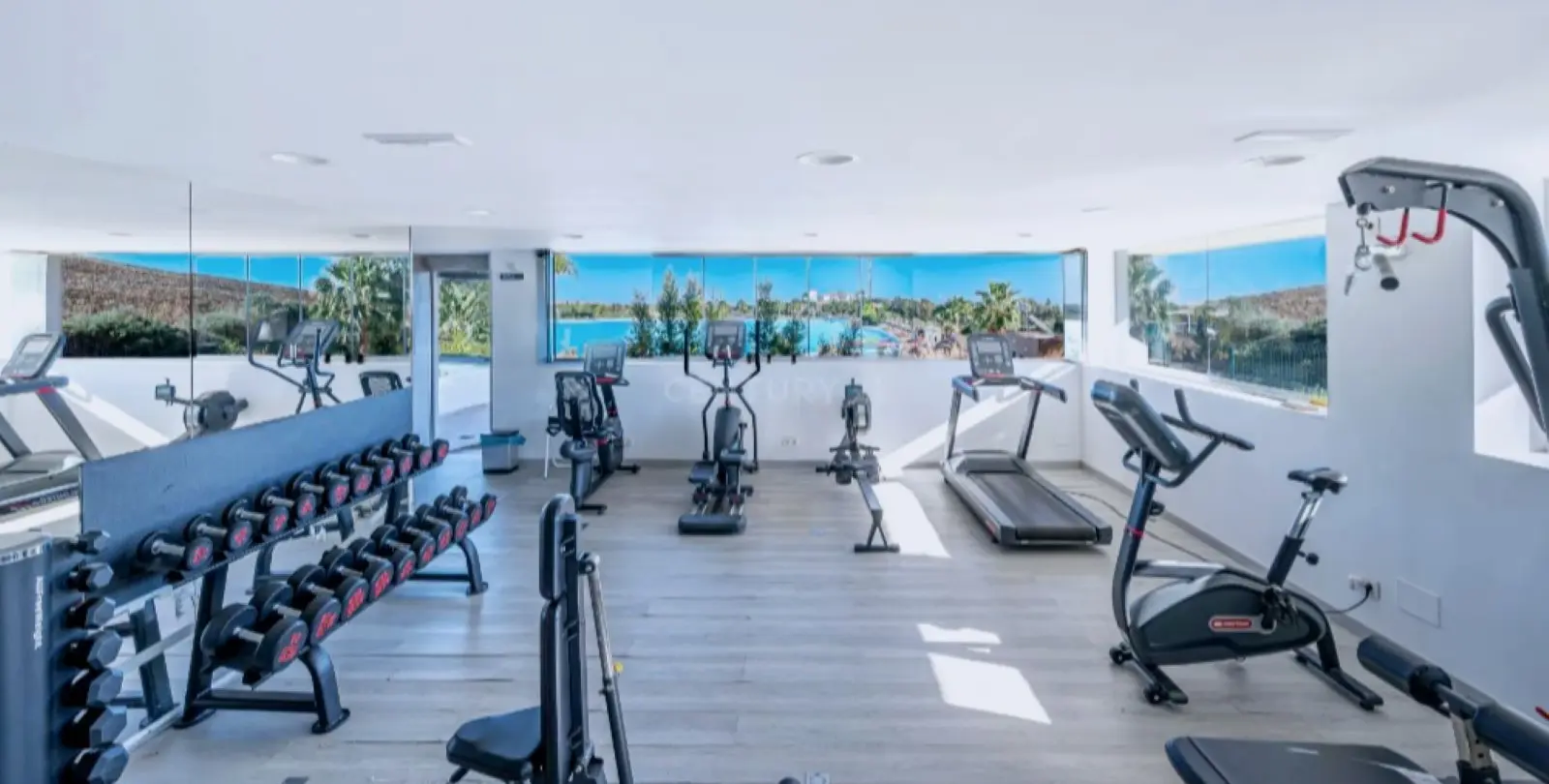 Sale of middle floor apartment in Estepona 42