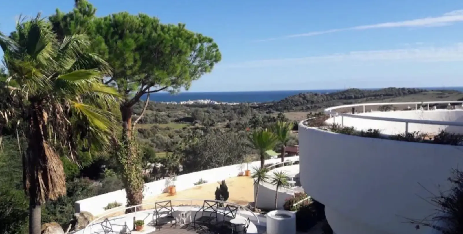Sale of middle floor apartment in Estepona 45