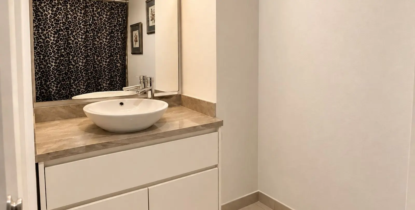 Venta de apartamento en planta media en Estepona 8