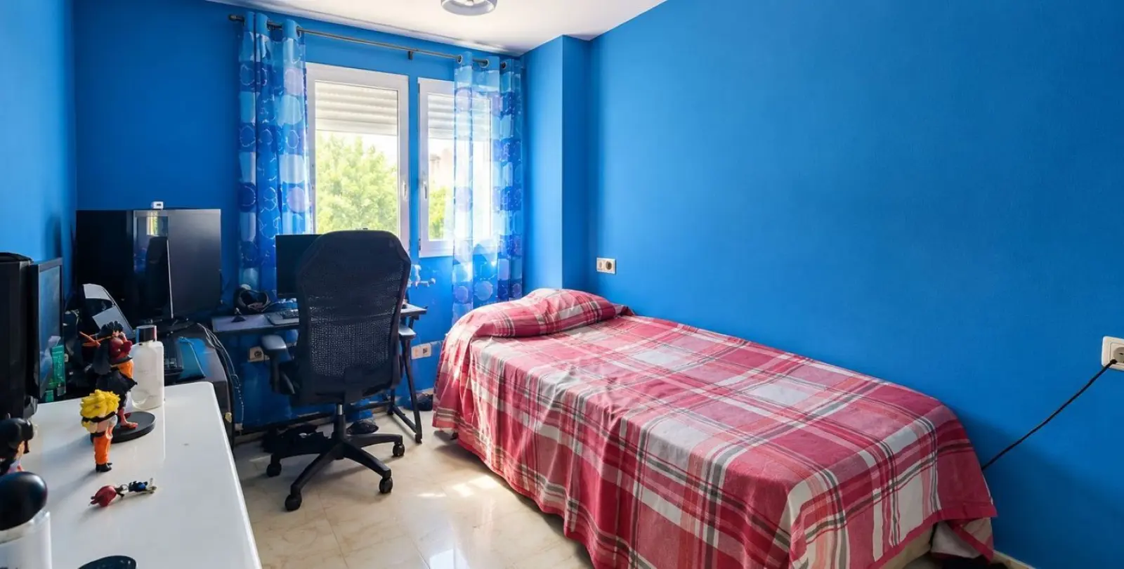 Venta de apartamento en planta media en Estepona 9