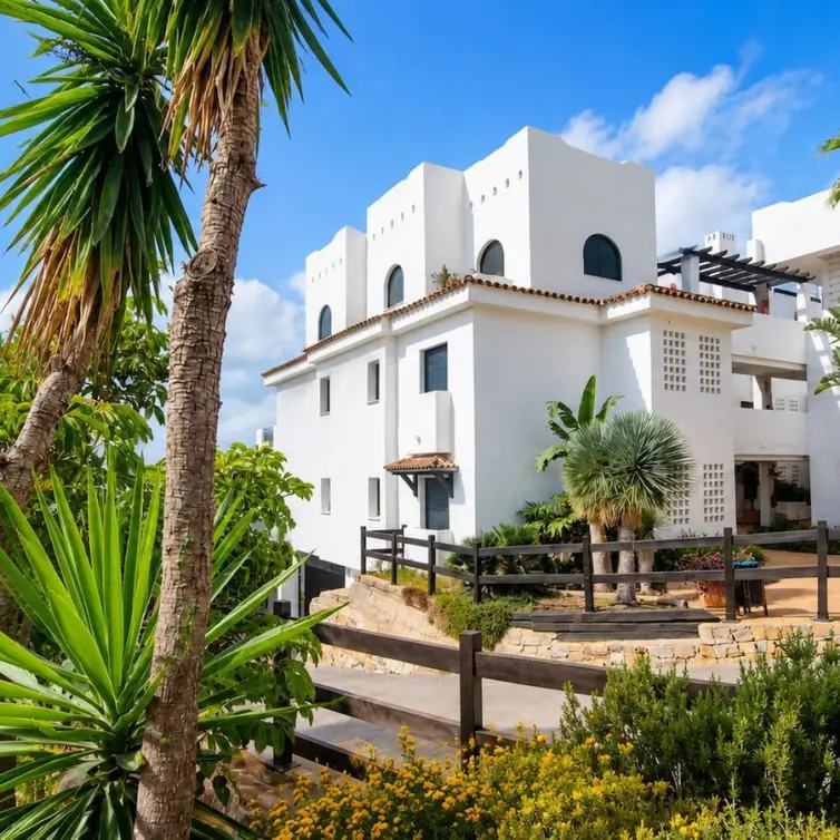 Sale of ground floor apartment in Doña Julia