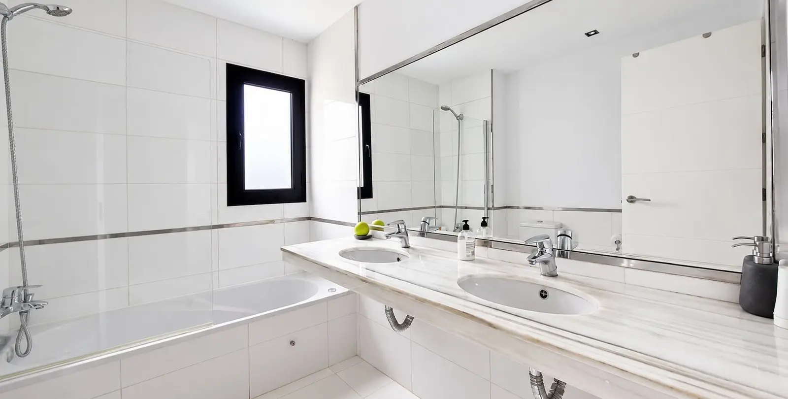 Venta de apartamento en planta baja en Doña Julia 18