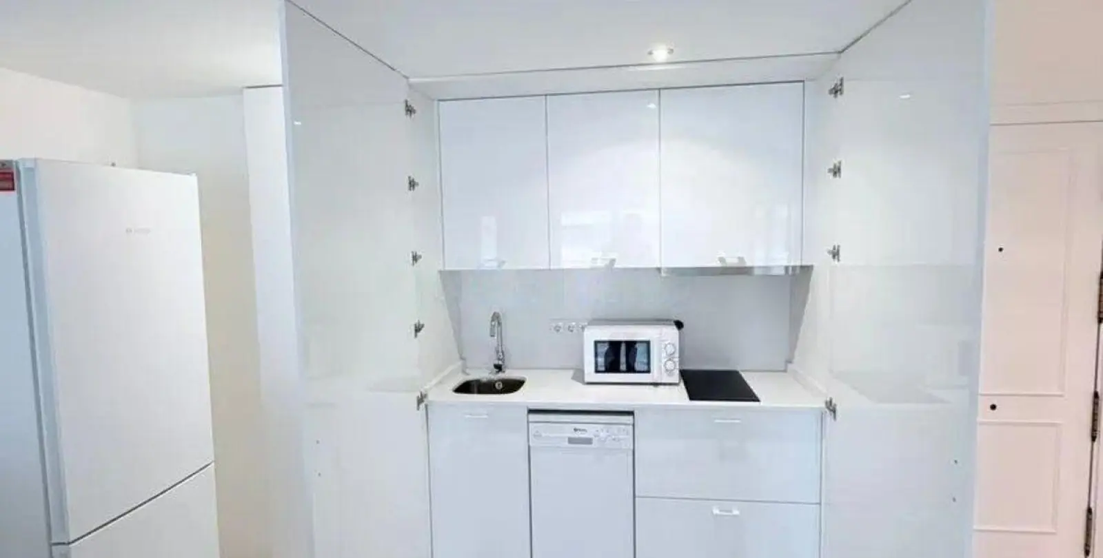 Sale of middle floor apartment in Puerto Banús 9