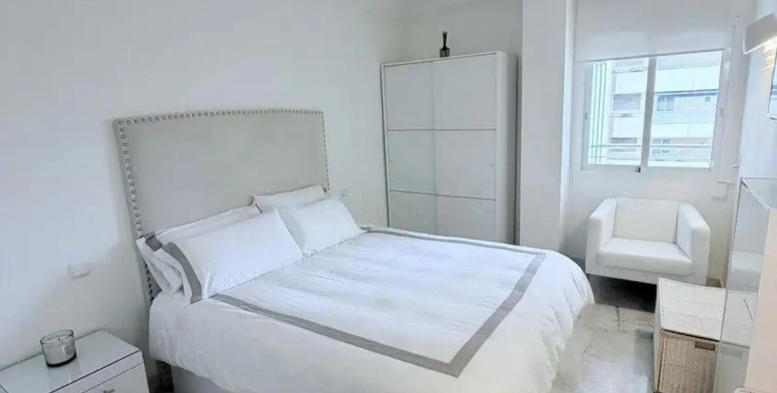Sale of middle floor apartment in Puerto Banús 11