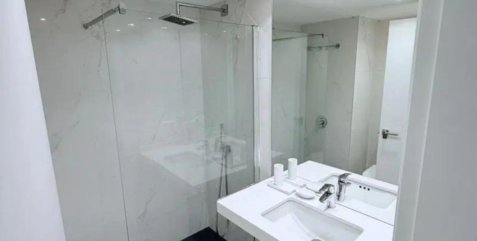 Sale of middle floor apartment in Puerto Banús 13