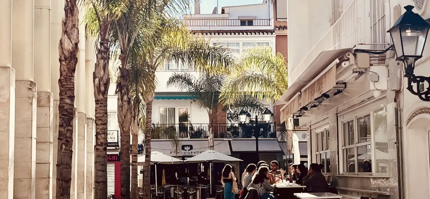 Продажа апартаментов на среднем этаже в Fuengirola 0