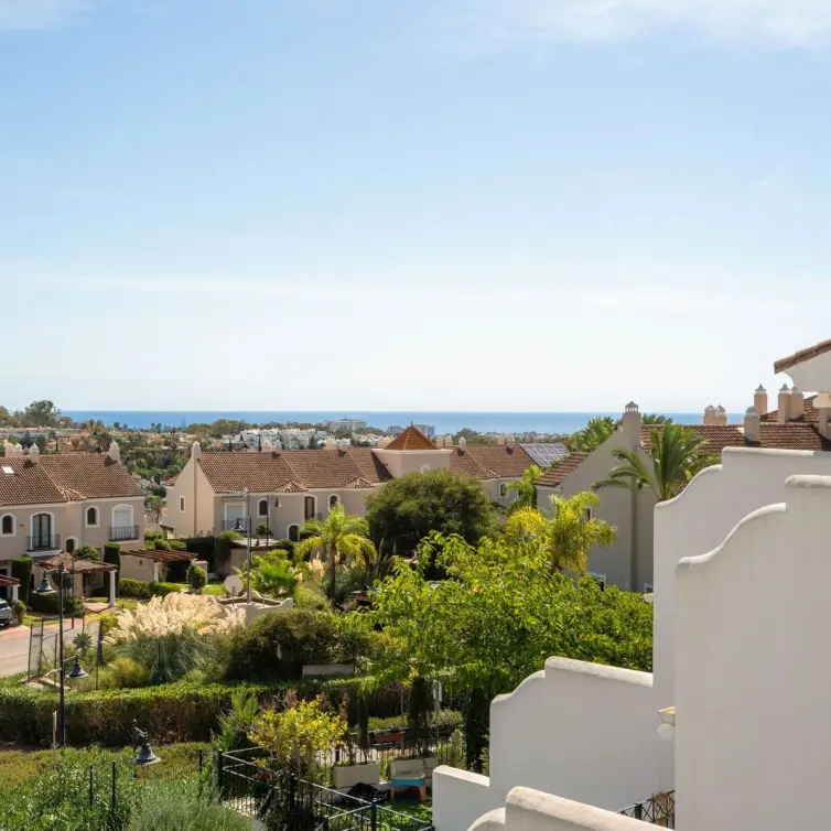 Sale of townhouse in El Paraiso