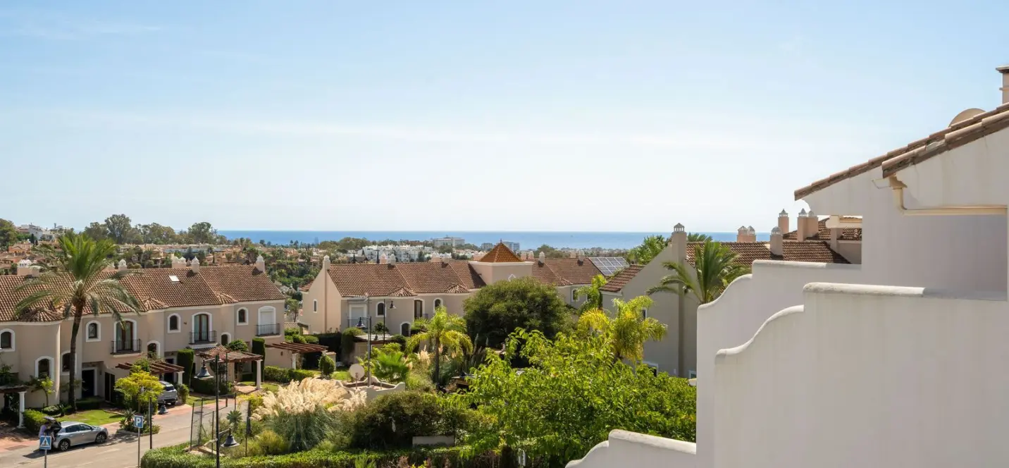 Sale of townhouse in El Paraiso 0