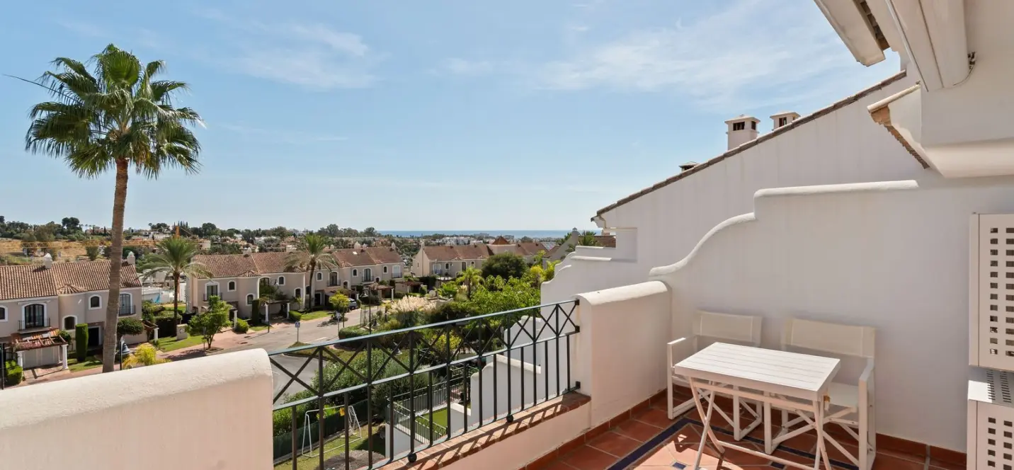 Sale of townhouse in El Paraiso 1