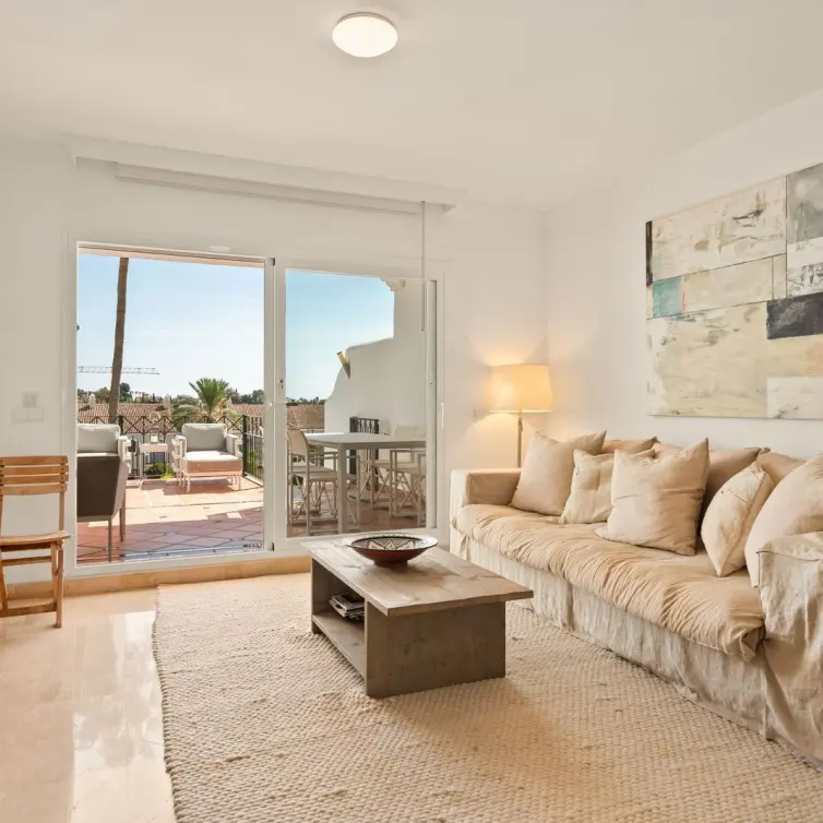 Sale of townhouse in El Paraiso