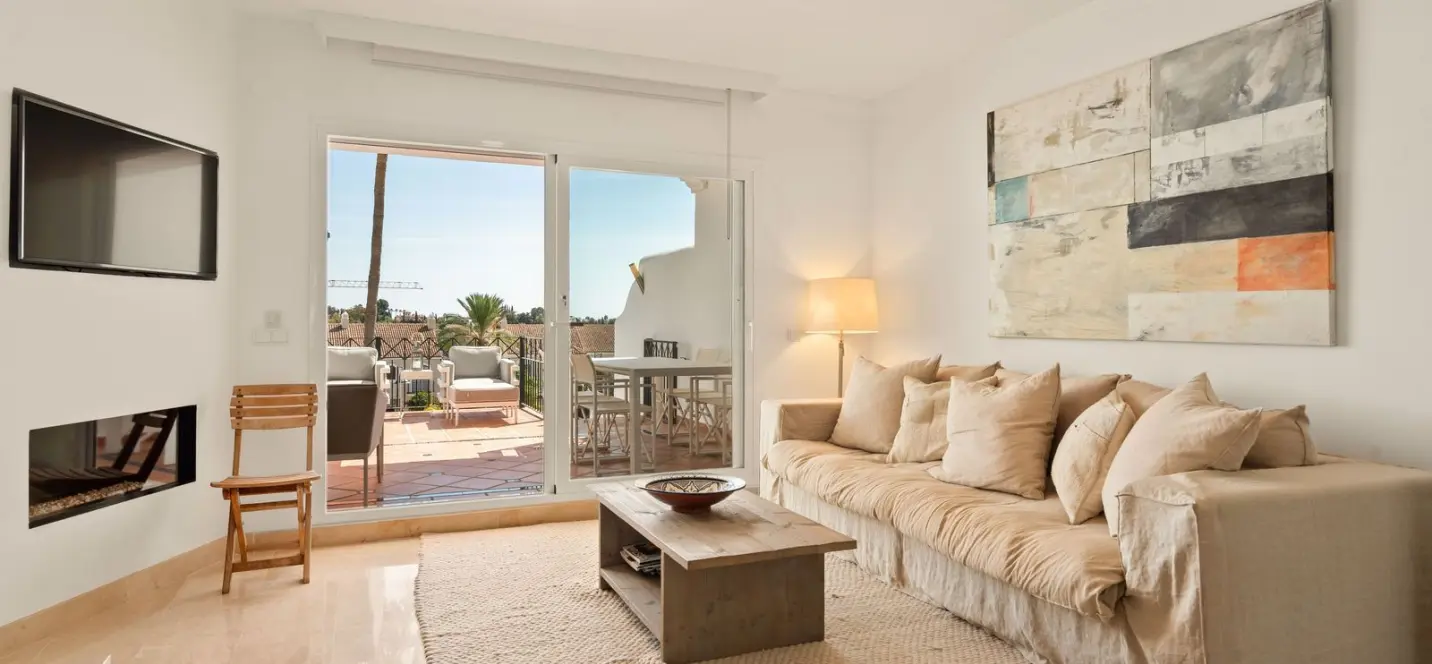Sale of townhouse in El Paraiso 2
