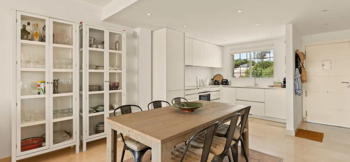 Sale of townhouse in El Paraiso 3