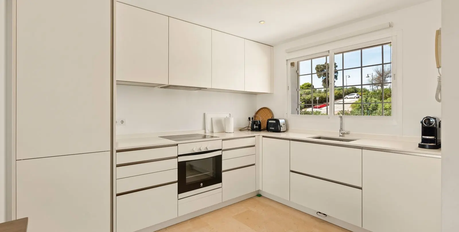 Sale of townhouse in El Paraiso 5