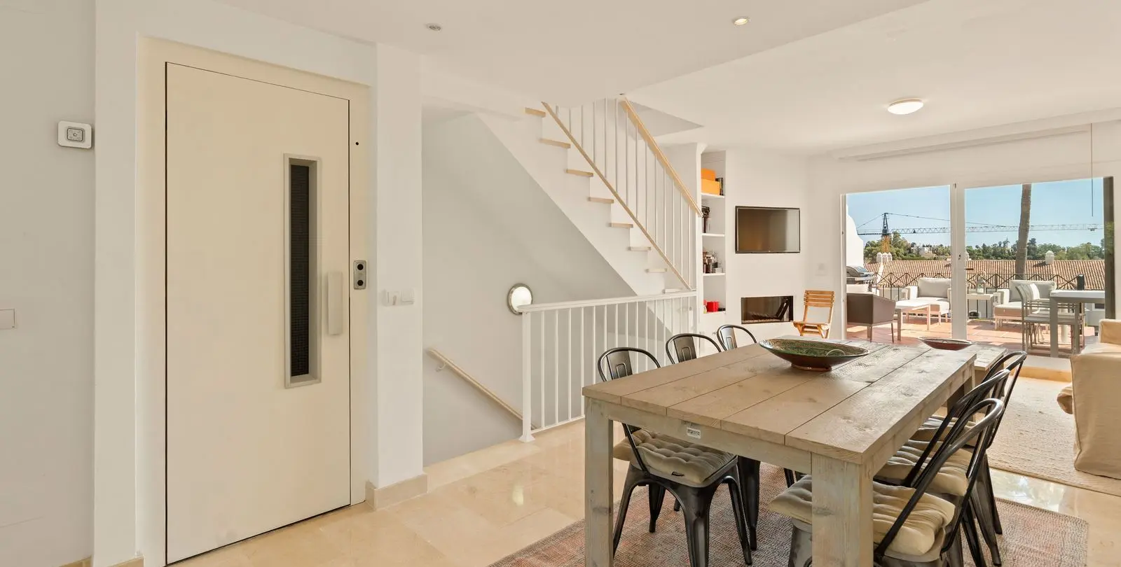 Sale of townhouse in El Paraiso 7