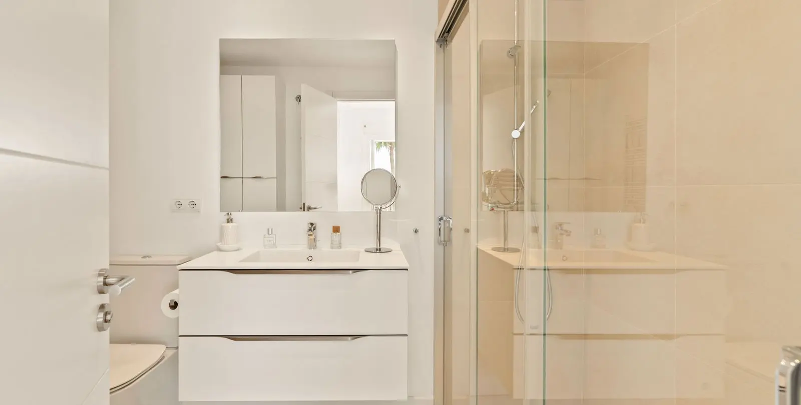 Sale of townhouse in El Paraiso 12