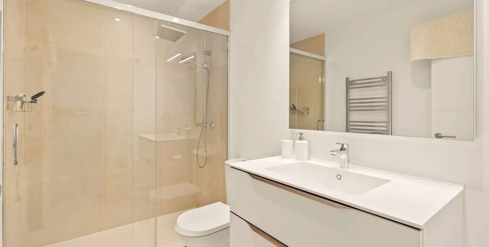 Sale of townhouse in El Paraiso 14