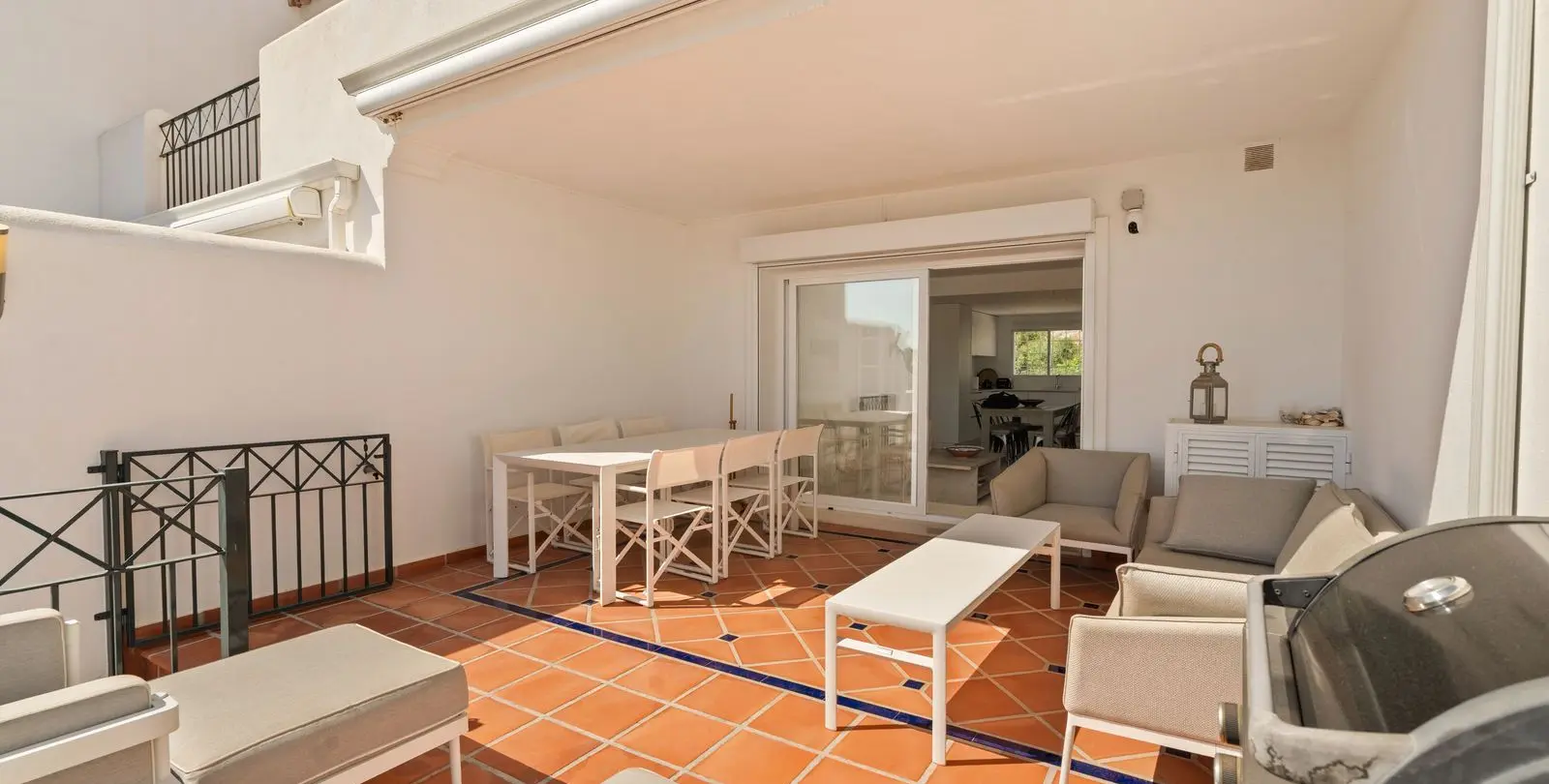 Sale of townhouse in El Paraiso 16