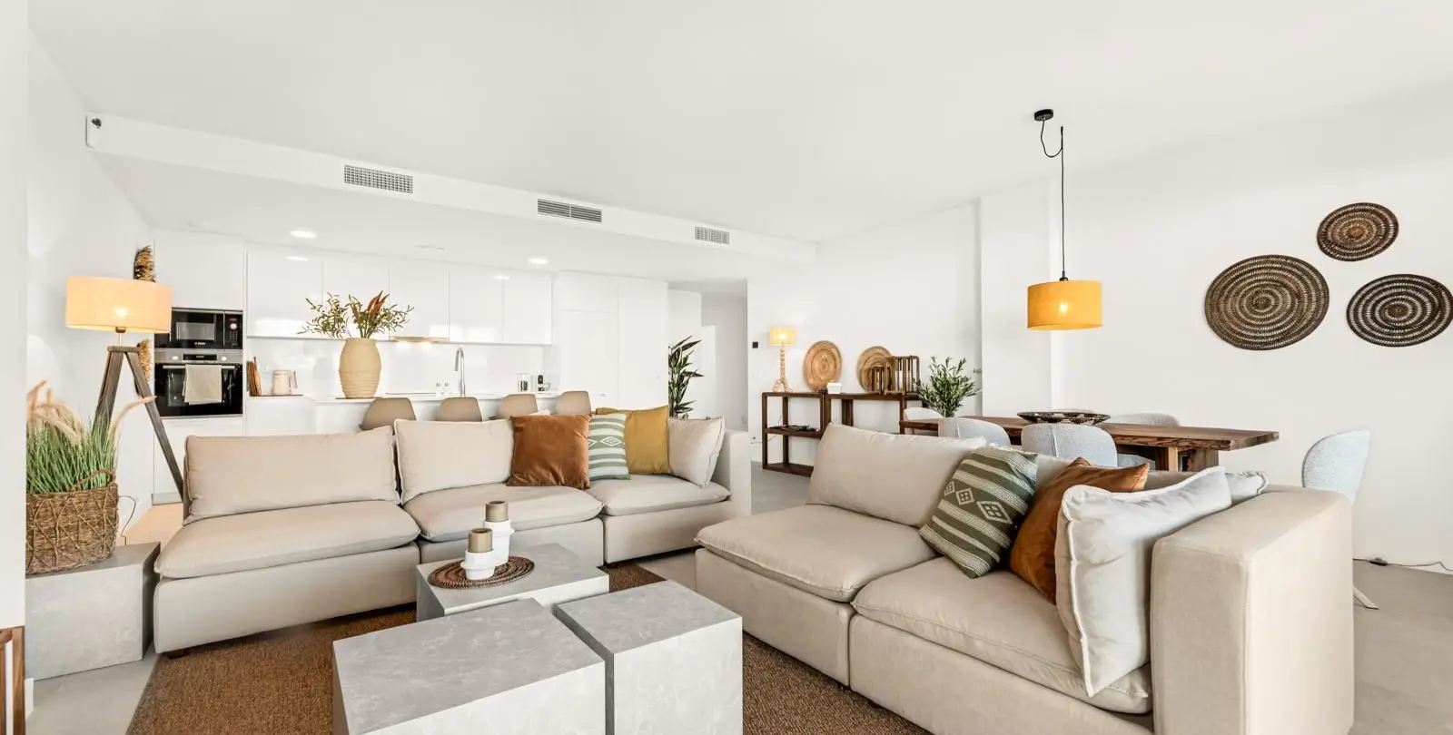 Sale of ground floor apartment in Estepona 2