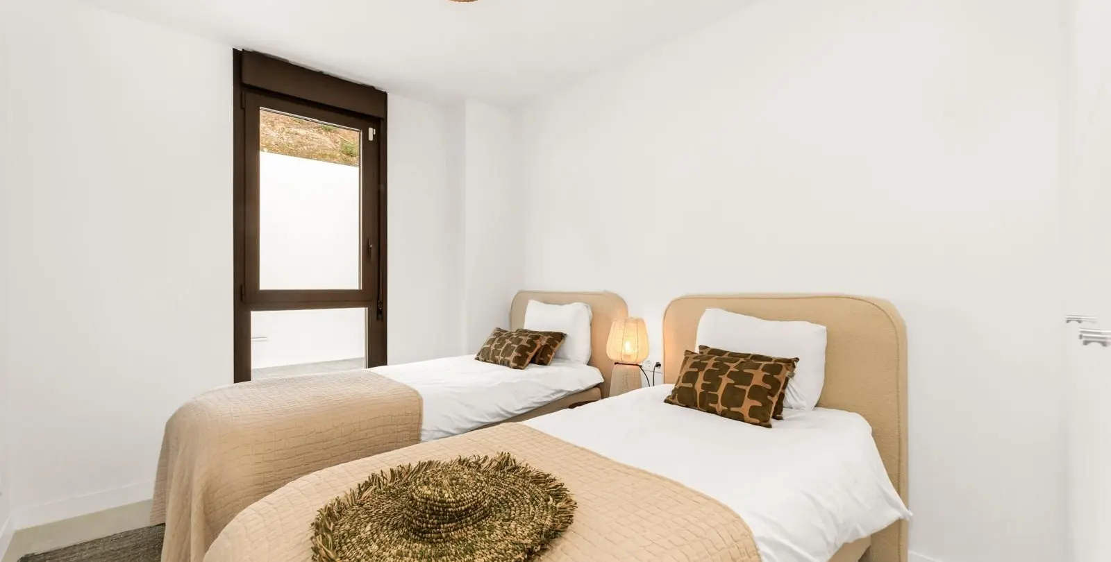 Sale of ground floor apartment in Estepona 12