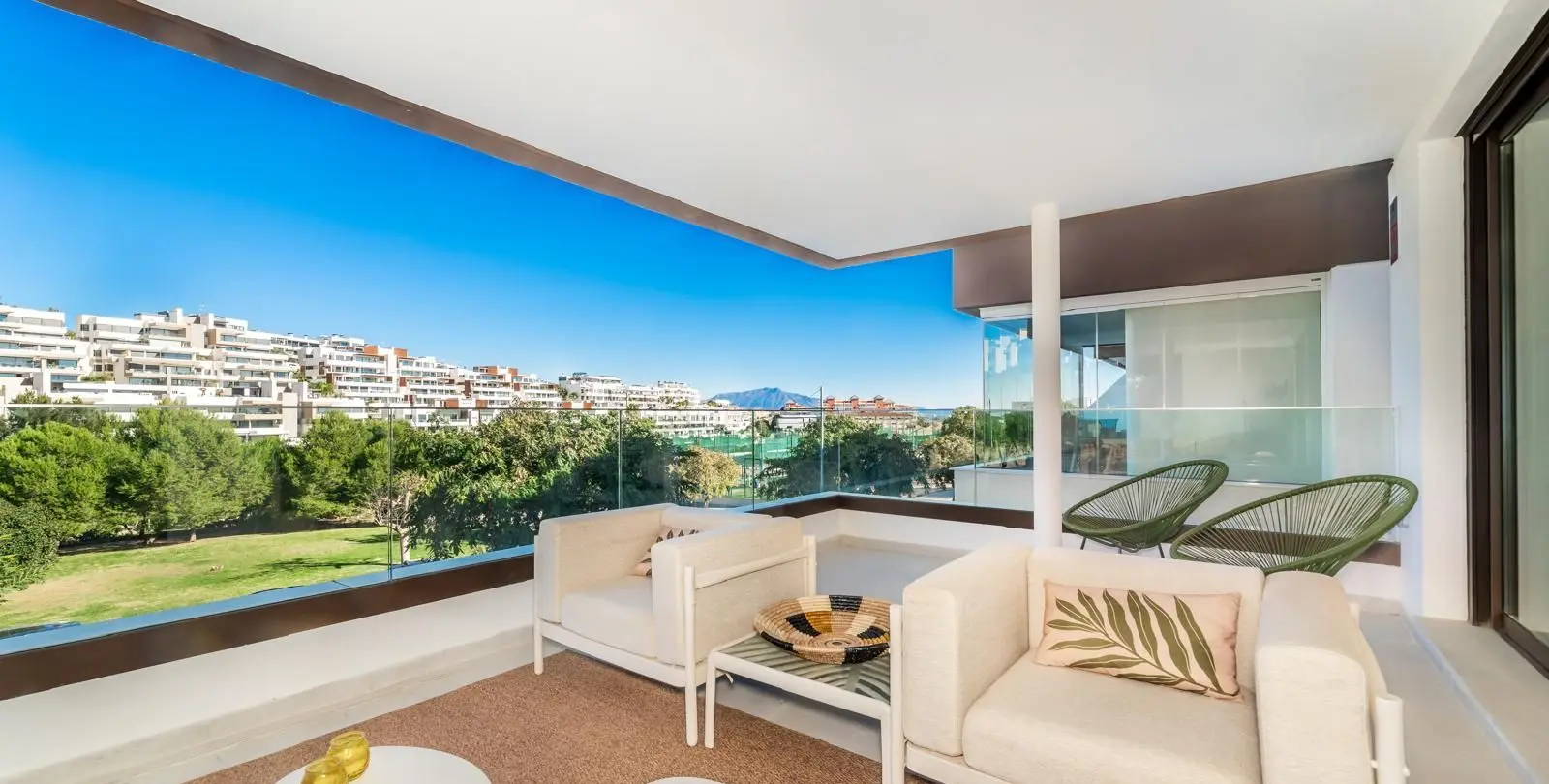 Sale of ground floor apartment in Estepona 18