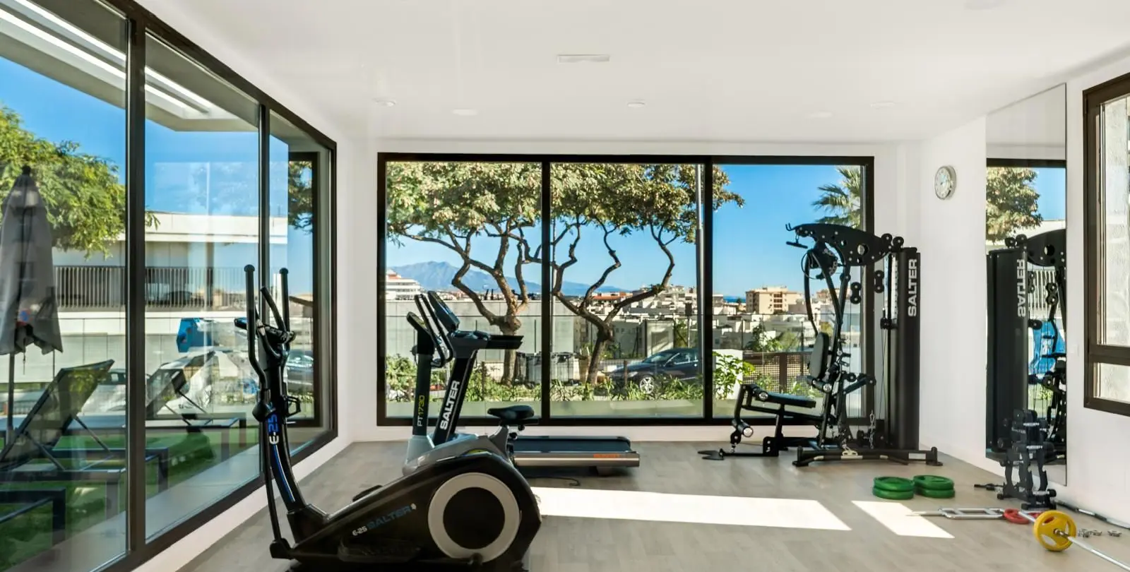 Sale of ground floor apartment in Estepona 22