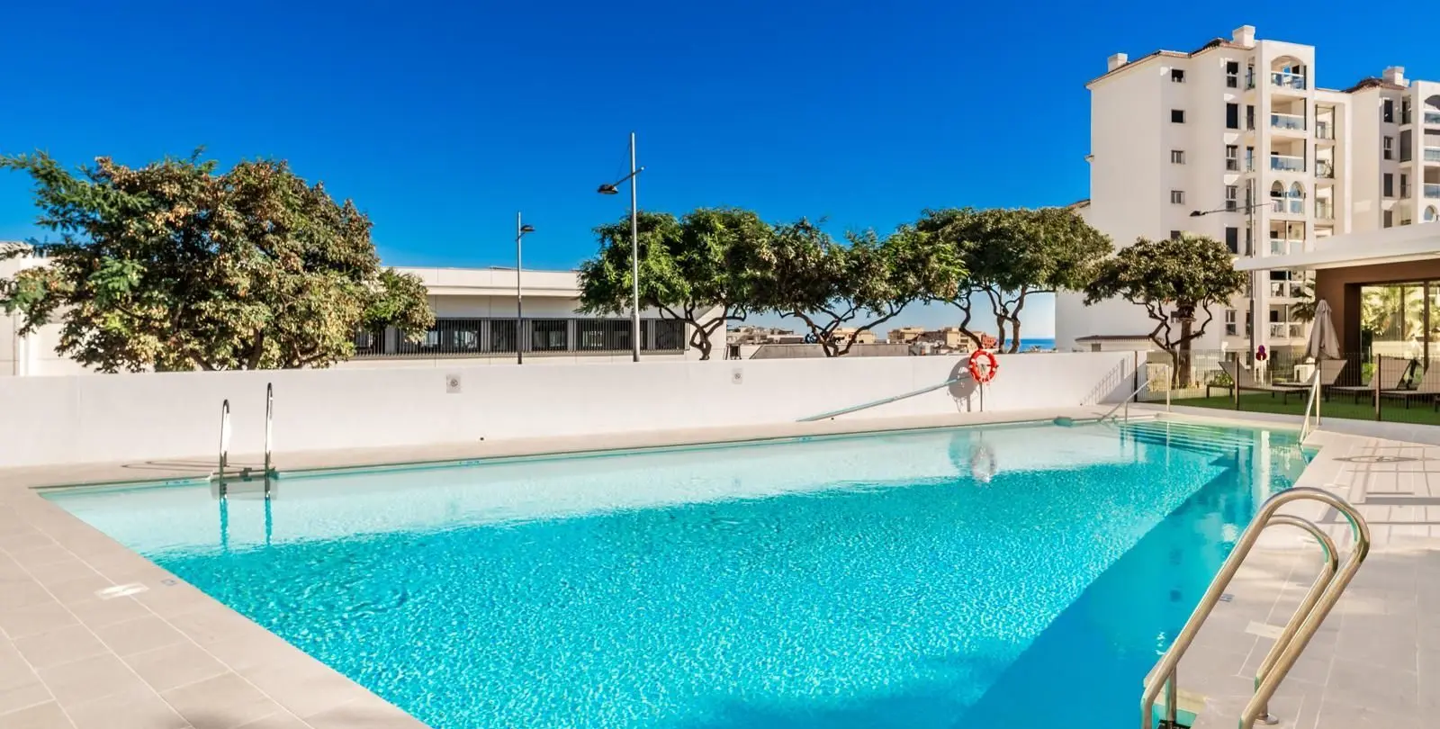Sale of ground floor apartment in Estepona 25