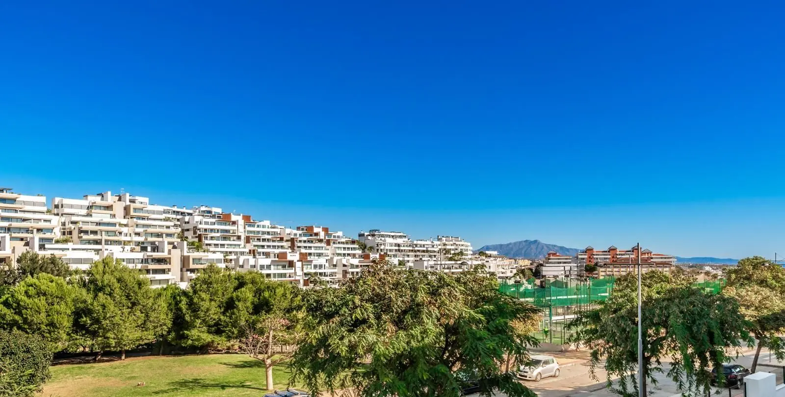 Sale of ground floor apartment in Estepona 26