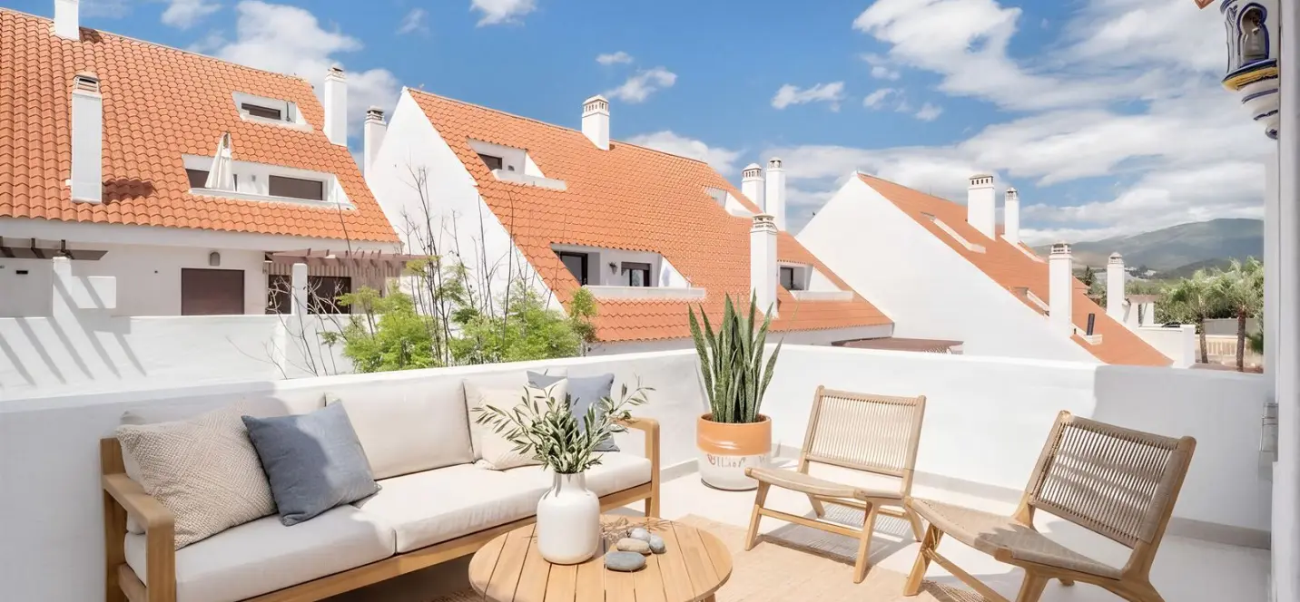Sale of penthouse duplex in Nueva Andalucía 0