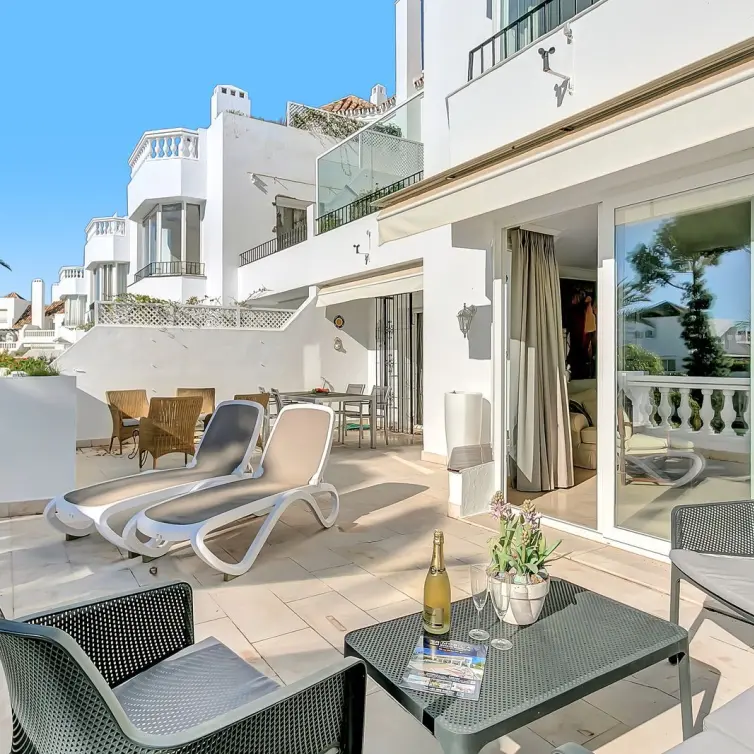 Venta de apartamento en planta media en Elviria