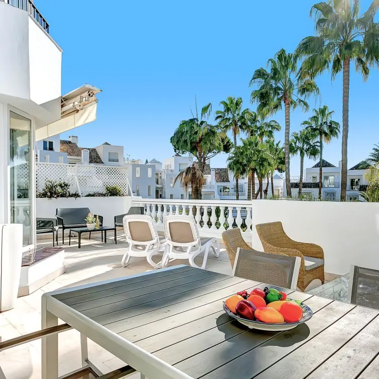 Venta de apartamento en planta media en Elviria