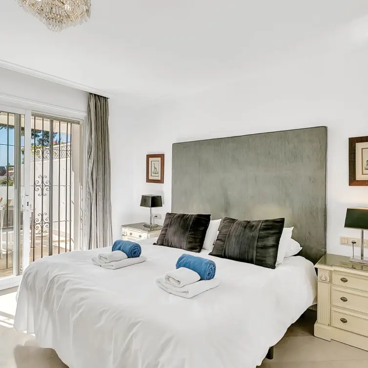 Venta de apartamento en planta media en Elviria