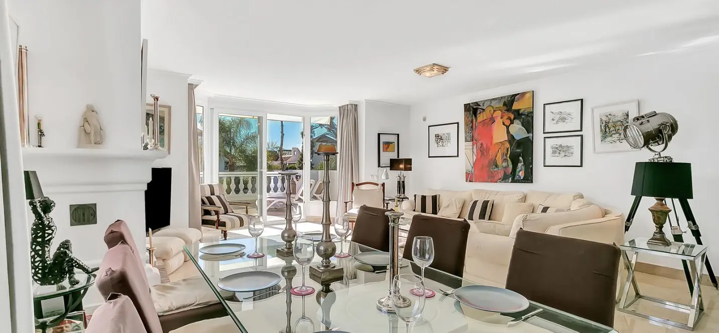 Sale of middle floor apartment in Elviria 4
