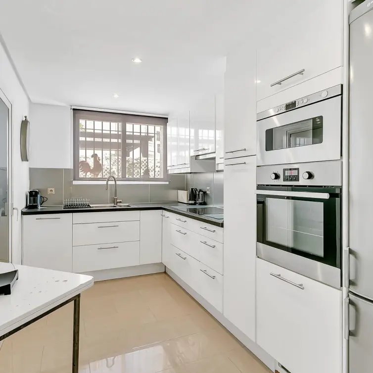 Venta de apartamento en planta media en Elviria